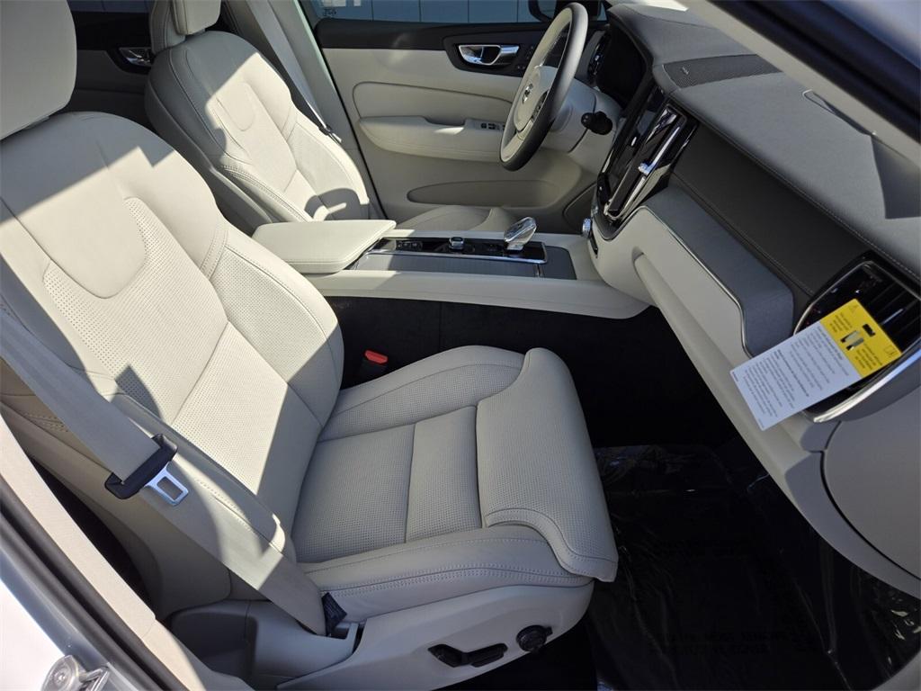 new 2025 Volvo XC60 car, priced at $55,930