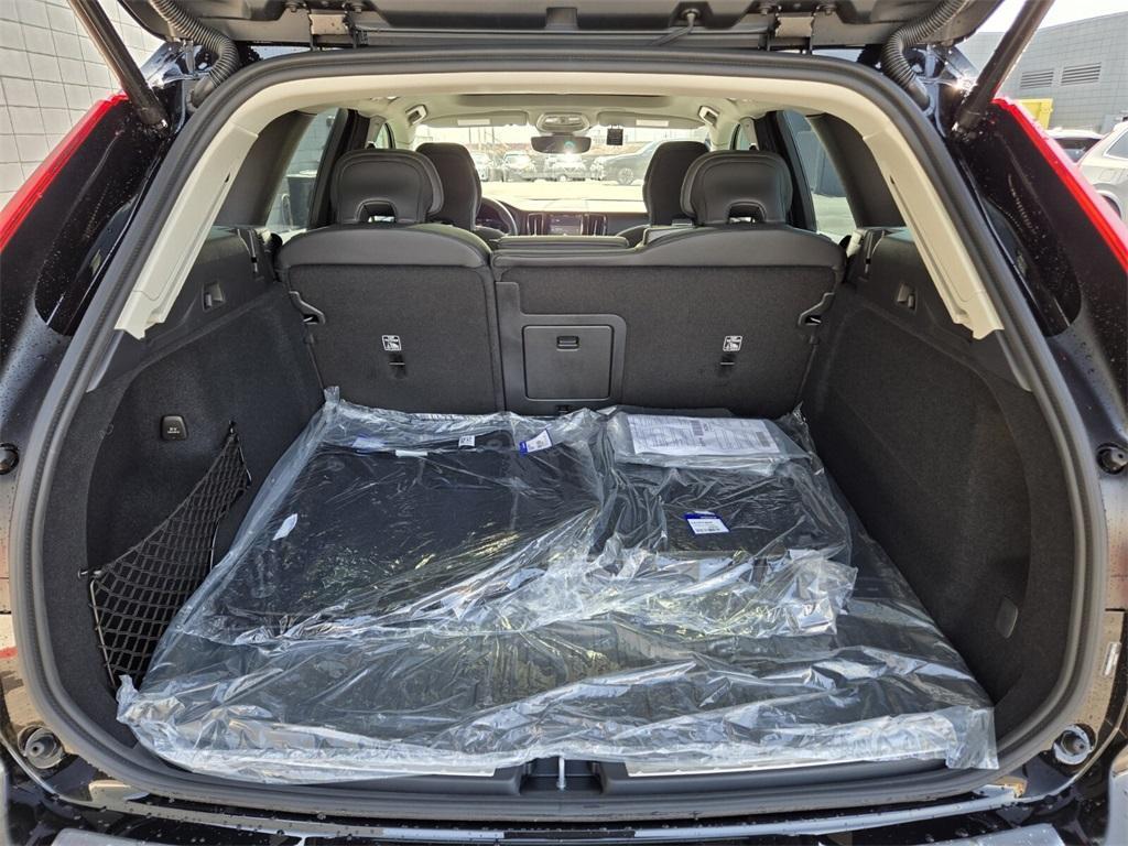 new 2025 Volvo XC60 Plug-In Hybrid car, priced at $67,219