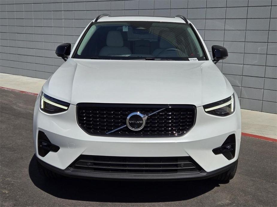 new 2025 Volvo XC40 car