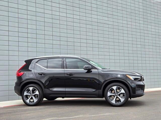 new 2025 Volvo XC40 car