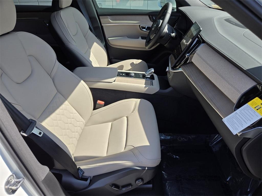 new 2025 Volvo XC90 car, priced at $64,006