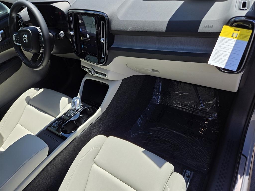 new 2025 Volvo XC40 car, priced at $52,140