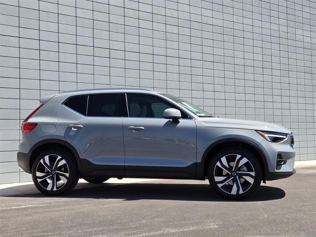 new 2025 Volvo XC40 car, priced at $52,140