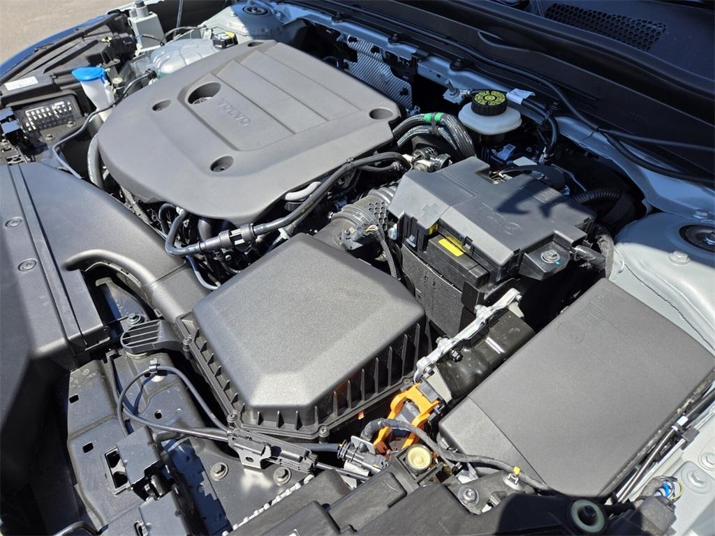 new 2025 Volvo XC40 car, priced at $52,140