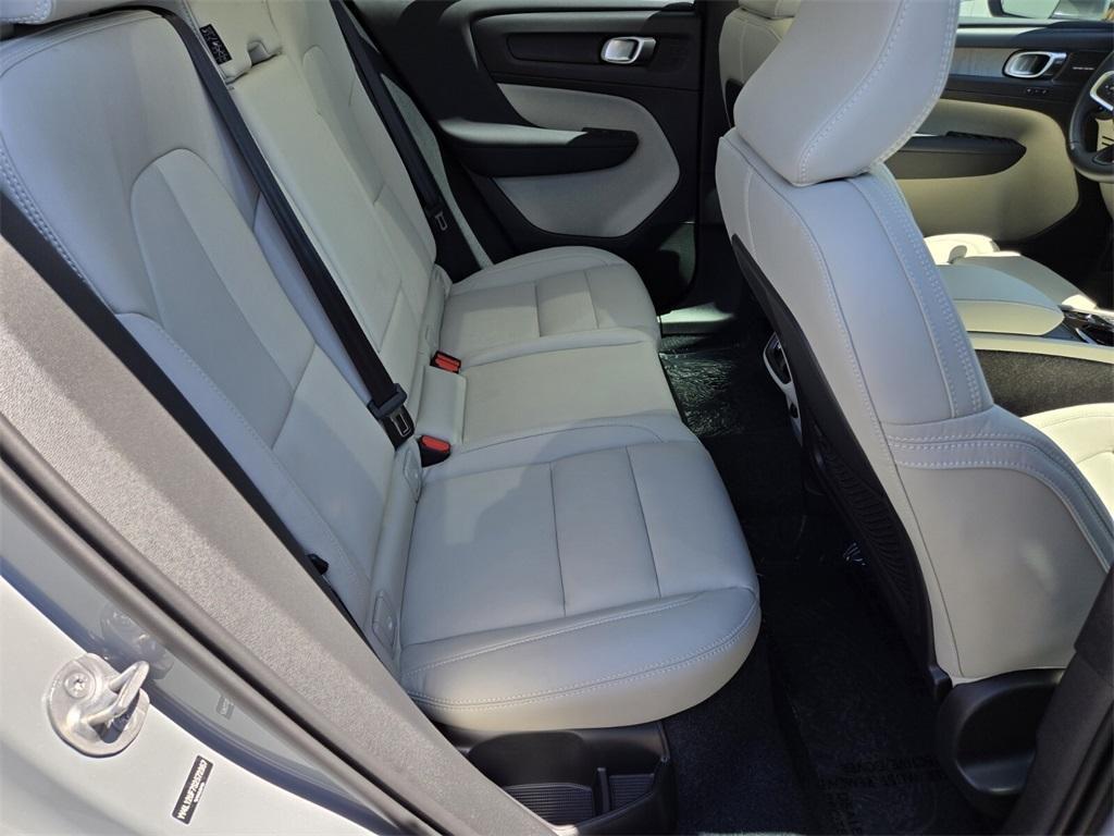 new 2025 Volvo XC40 car, priced at $52,140