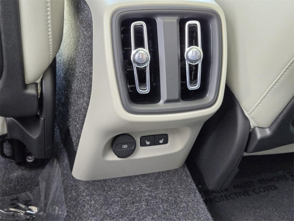 new 2025 Volvo XC40 car, priced at $52,140