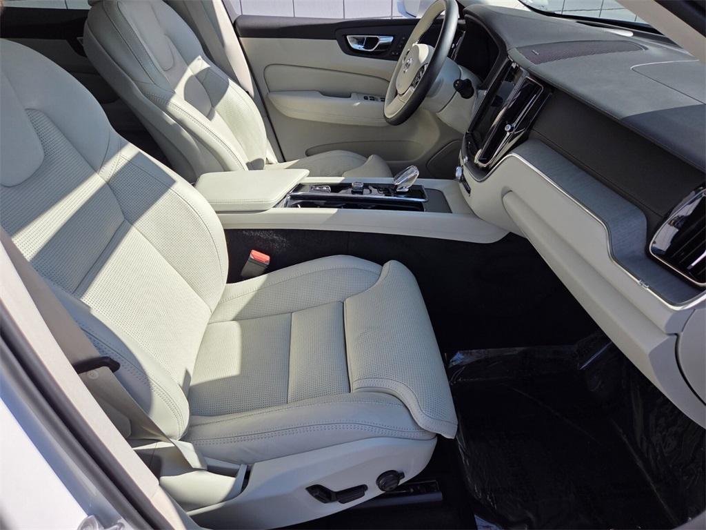 used 2023 Volvo XC60 car, priced at $40,884