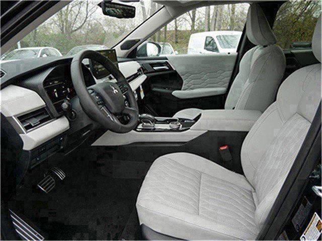 new 2025 Mitsubishi Outlander car, priced at $39,384