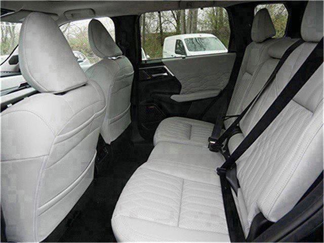 new 2025 Mitsubishi Outlander car, priced at $39,384