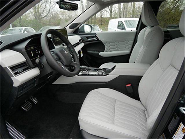 new 2025 Mitsubishi Outlander car, priced at $42,884