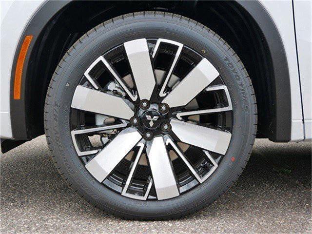 new 2025 Mitsubishi Outlander car, priced at $44,174