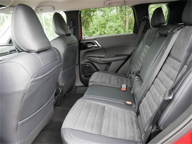 new 2025 Mitsubishi Outlander car, priced at $35,944