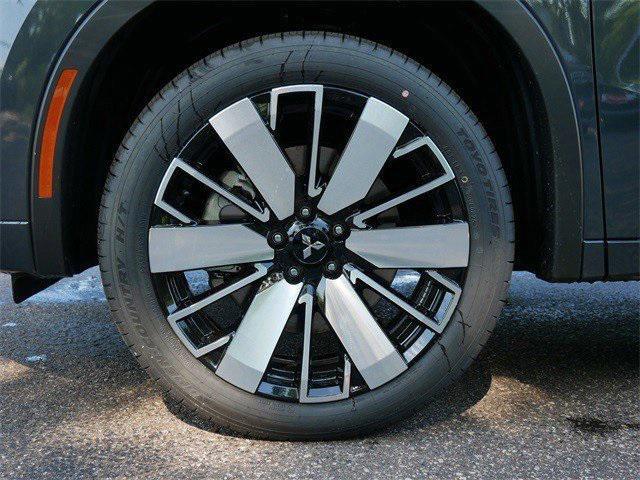 new 2025 Mitsubishi Outlander car, priced at $44,004