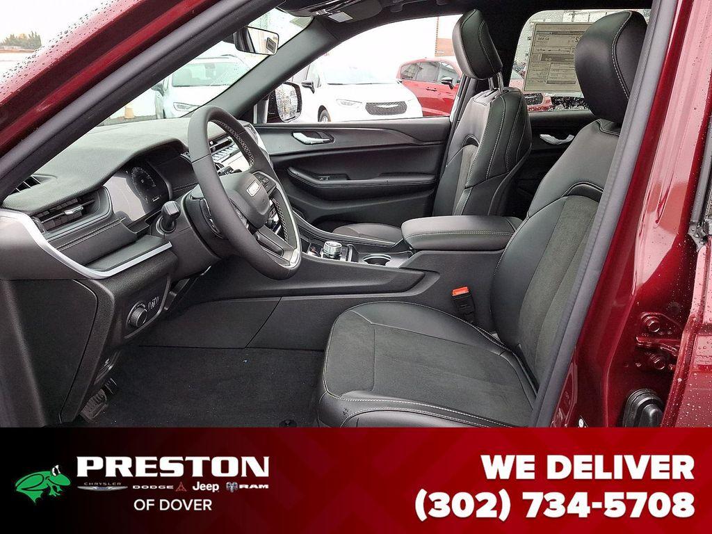 new 2025 Jeep Grand Cherokee car, priced at $41,410