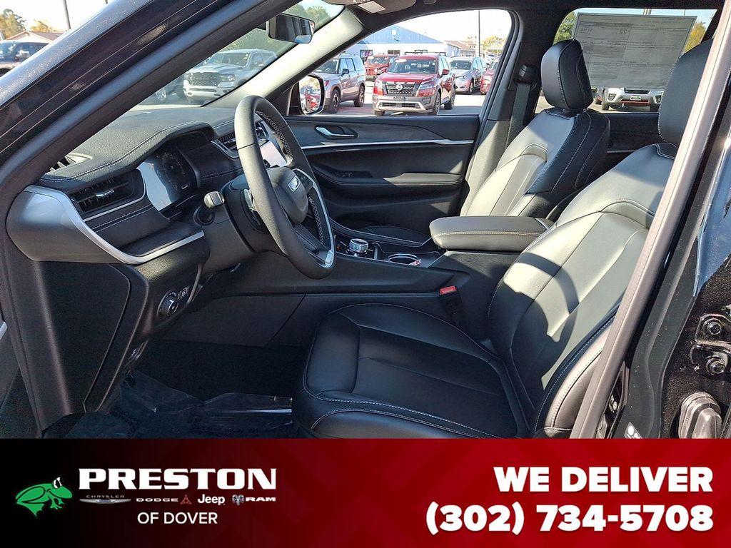 new 2025 Jeep Grand Cherokee car, priced at $44,690