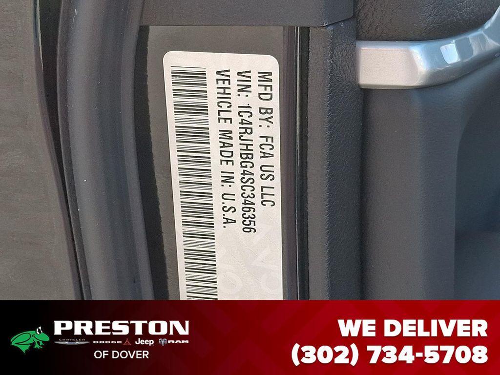 new 2025 Jeep Grand Cherokee car, priced at $44,690