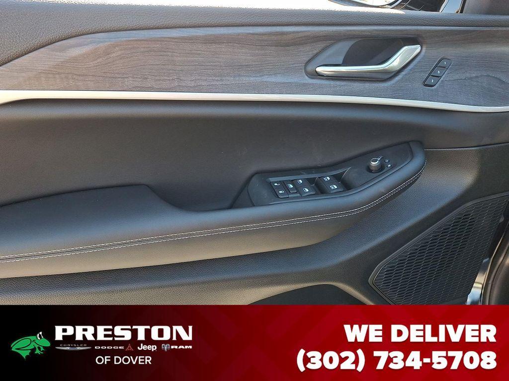 new 2025 Jeep Grand Cherokee car, priced at $44,690