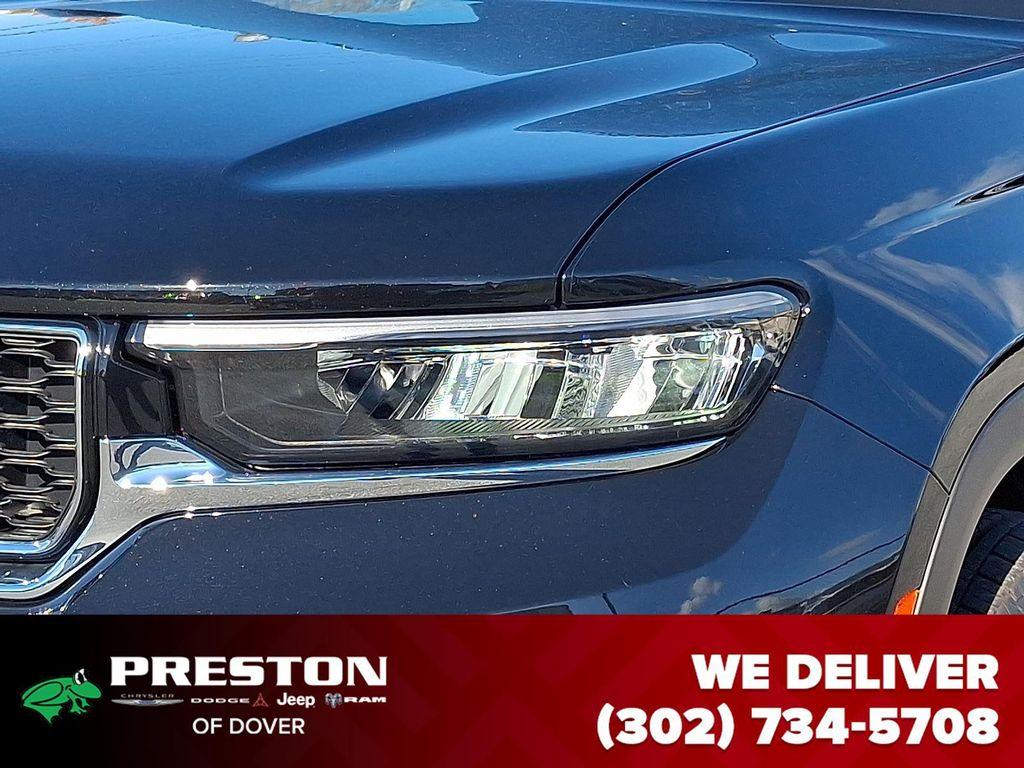 new 2025 Jeep Grand Cherokee car, priced at $44,690