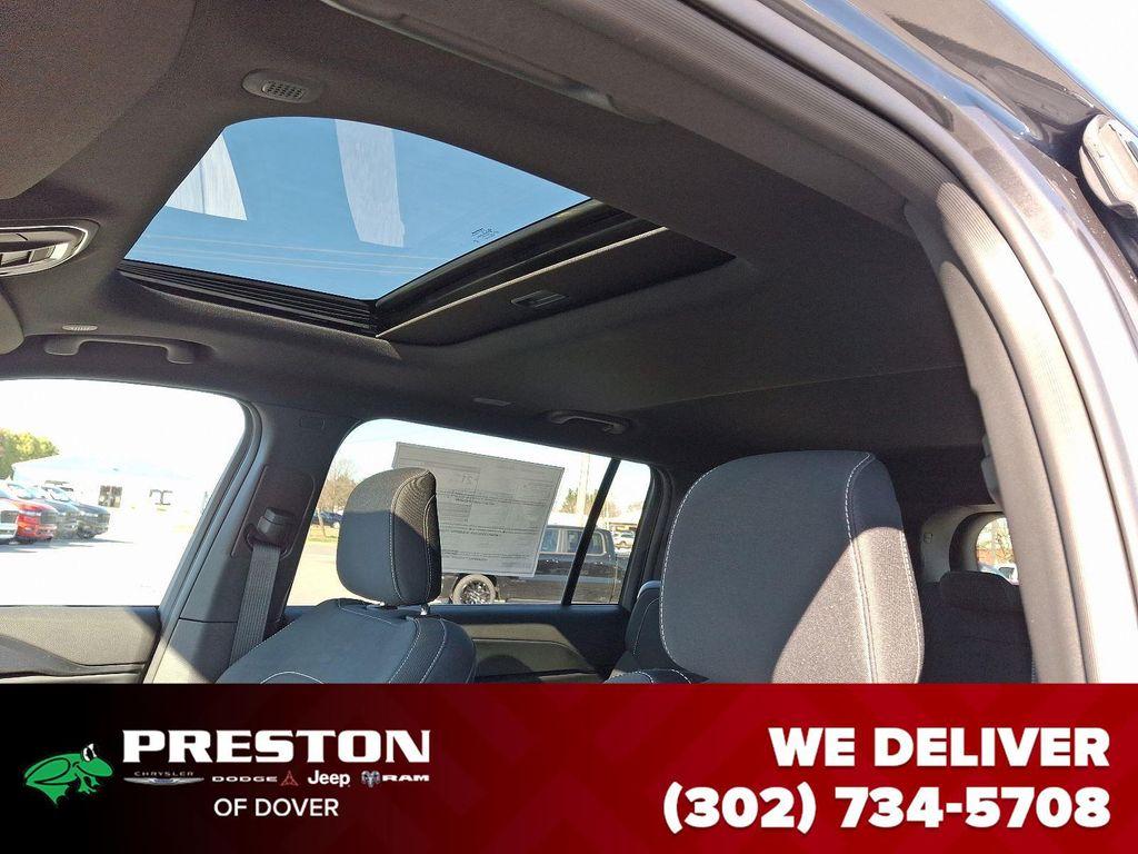 new 2025 Jeep Grand Cherokee L car, priced at $37,650