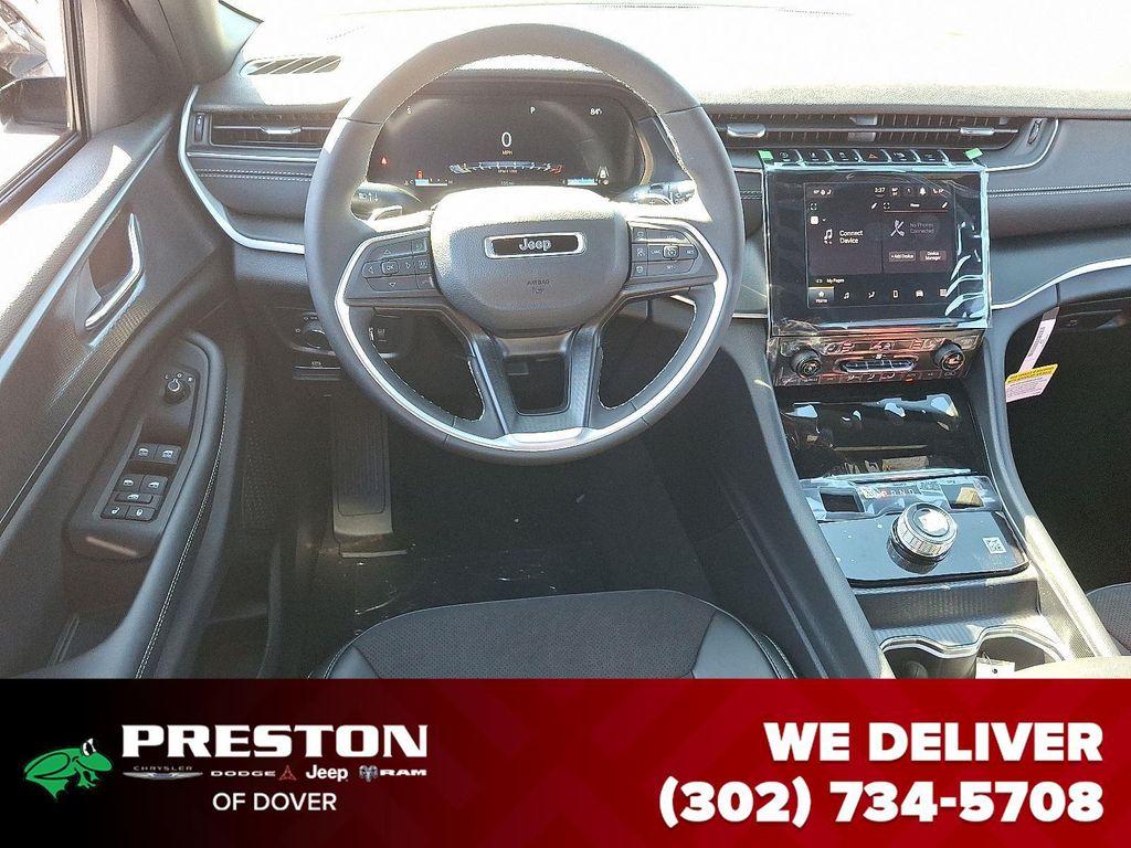 new 2025 Jeep Grand Cherokee car, priced at $39,890