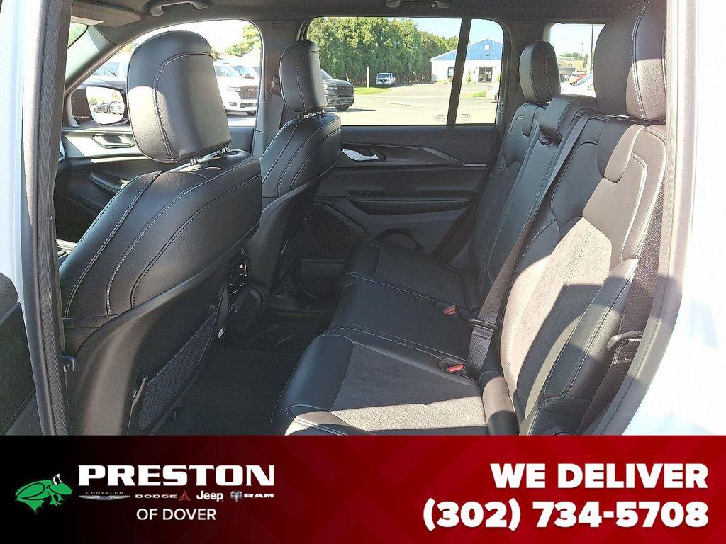 new 2025 Jeep Grand Cherokee car, priced at $39,890