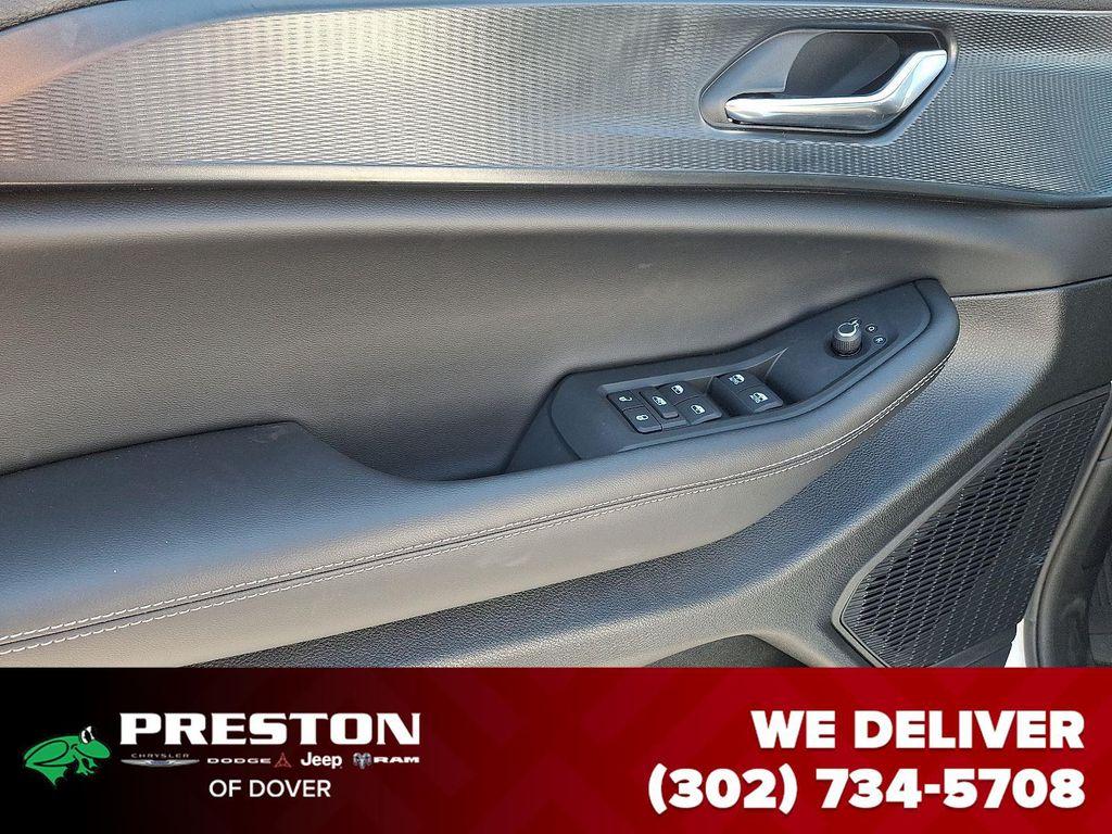 new 2025 Jeep Grand Cherokee car, priced at $39,890