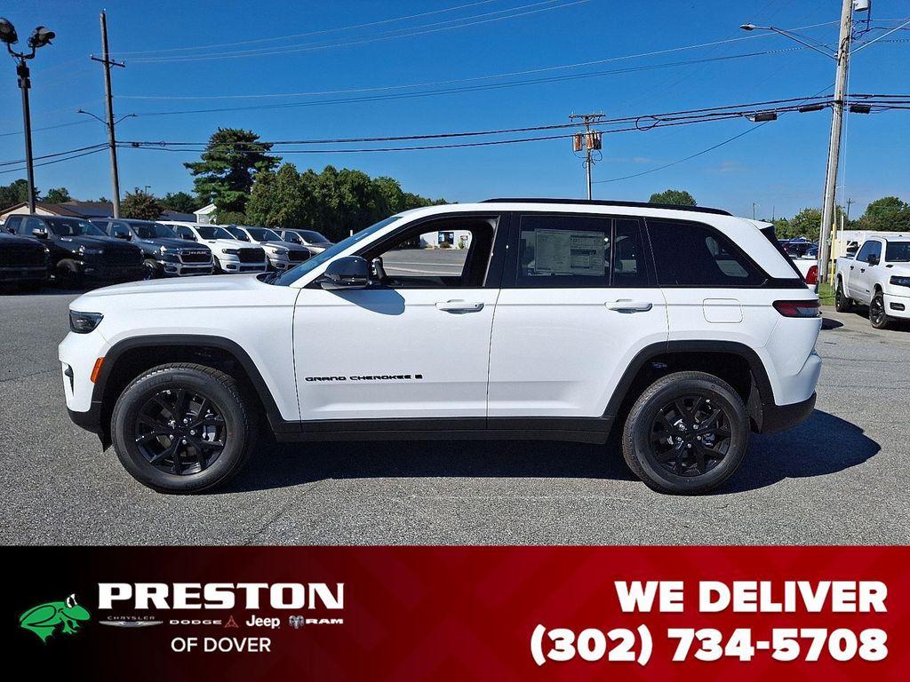new 2025 Jeep Grand Cherokee car, priced at $39,890