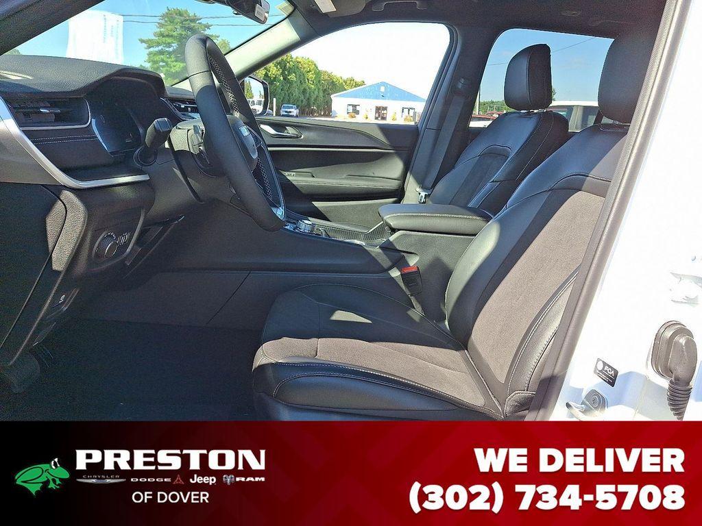 new 2025 Jeep Grand Cherokee car, priced at $39,890