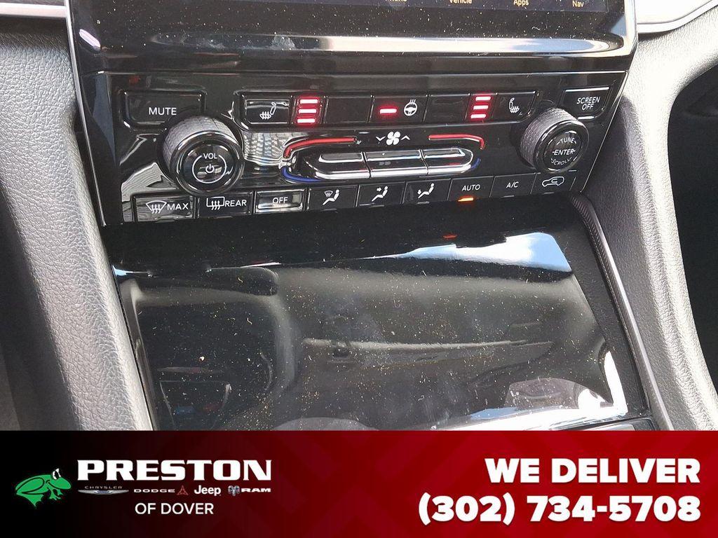 new 2024 Jeep Grand Cherokee L car, priced at $39,078