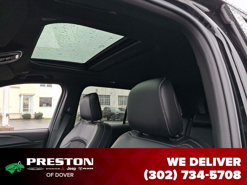 new 2025 Jeep Grand Cherokee car, priced at $41,410