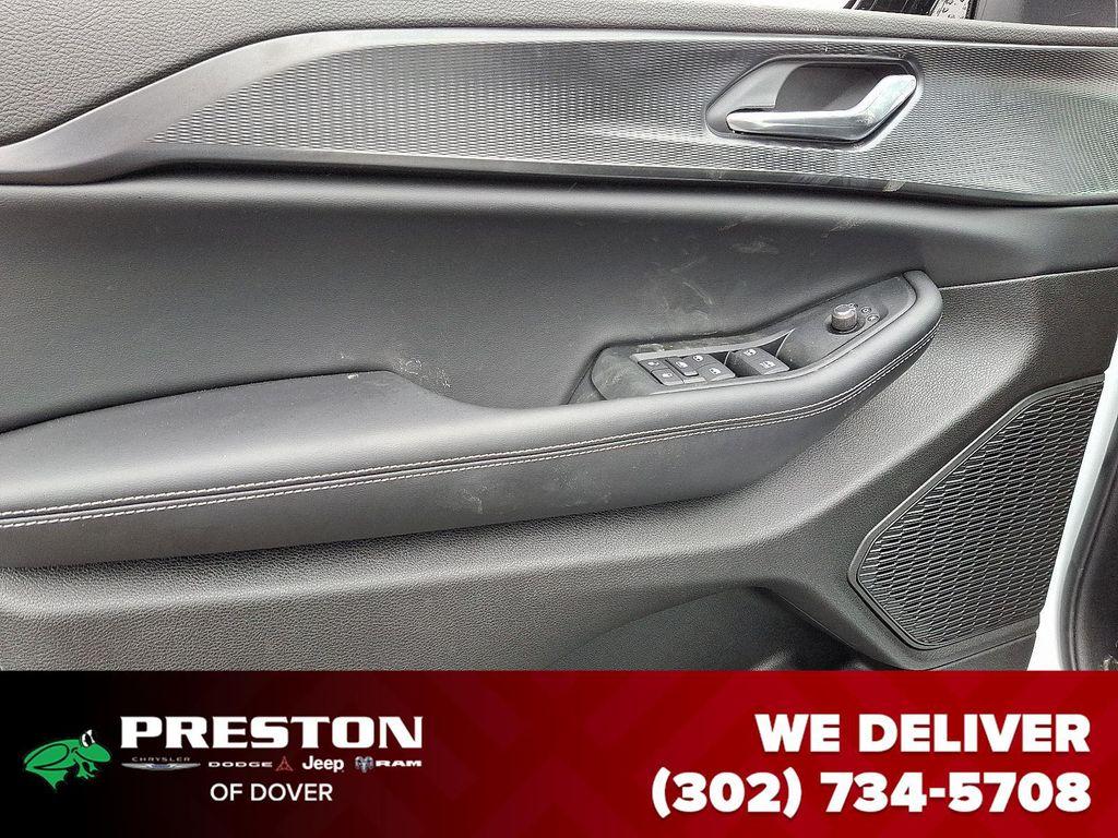 new 2025 Jeep Grand Cherokee L car, priced at $41,085