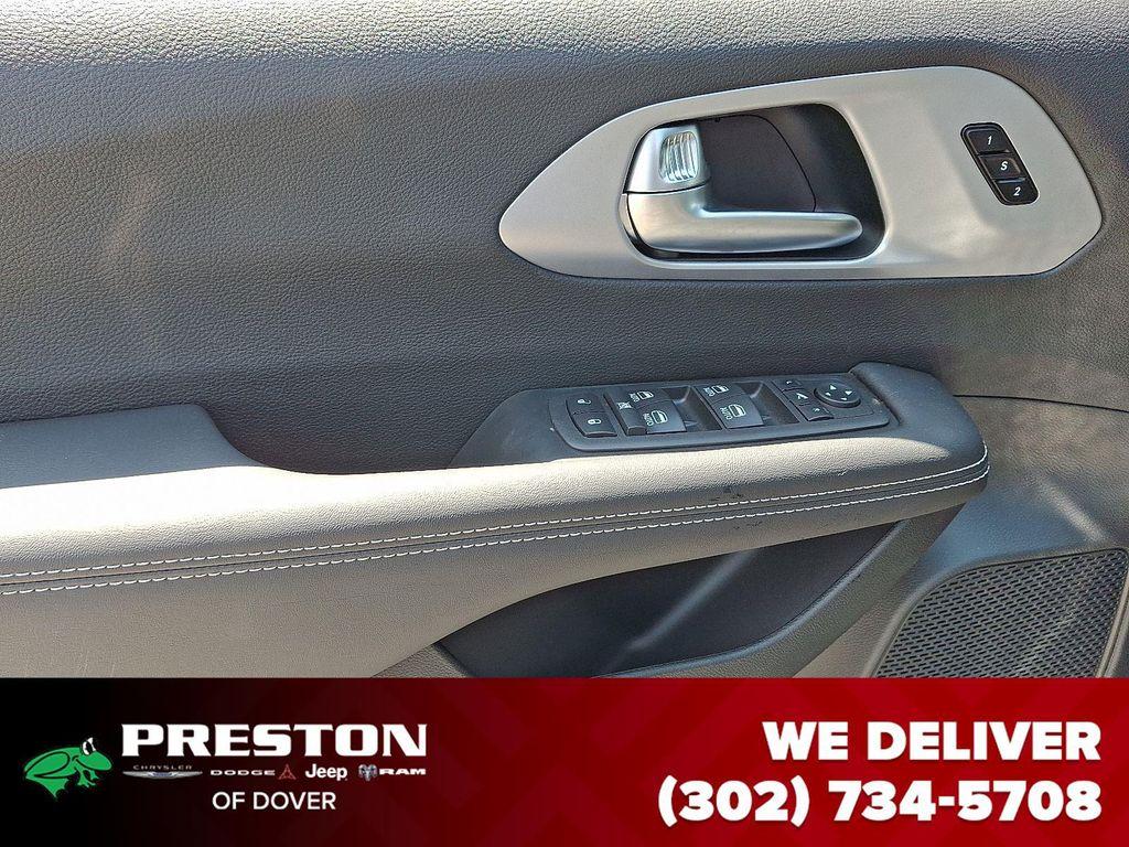 new 2025 Chrysler Pacifica car, priced at $55,840