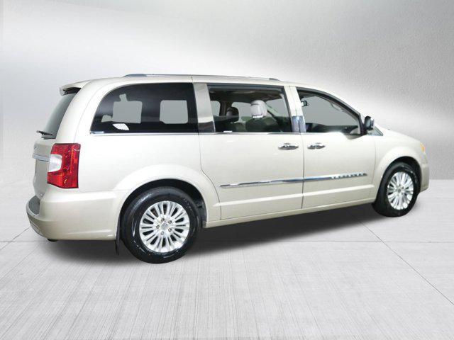 used 2013 Chrysler Town & Country car