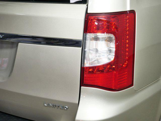 used 2013 Chrysler Town & Country car