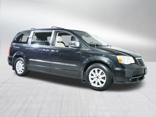 new 2012 Chrysler Town & Country car