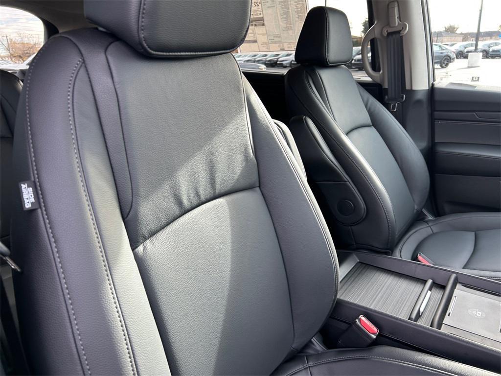 new 2026 Honda Odyssey car, priced at $44,290