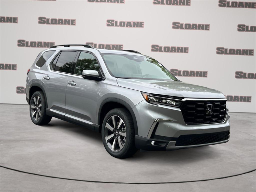 new 2025 Honda Pilot car, priced at $51,095