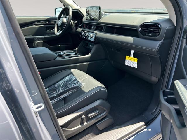new 2025 Honda Pilot car, priced at $54,985