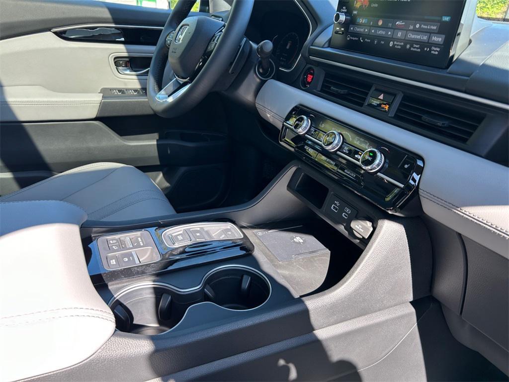 new 2025 Honda Pilot car, priced at $51,050