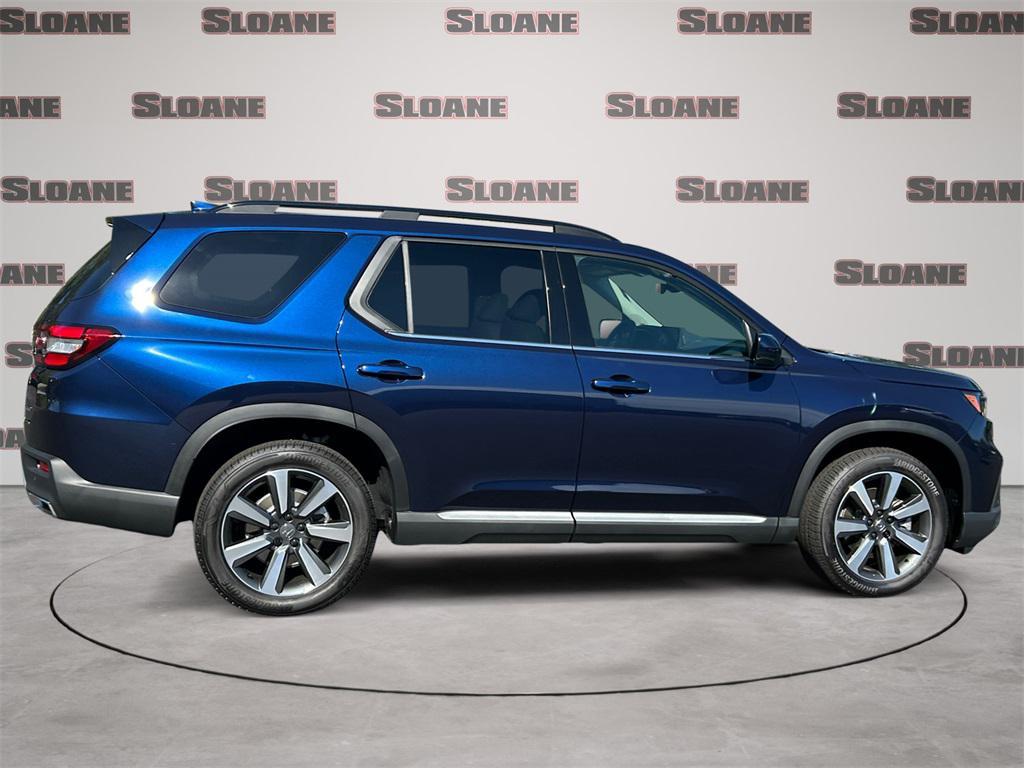 new 2025 Honda Pilot car, priced at $51,050