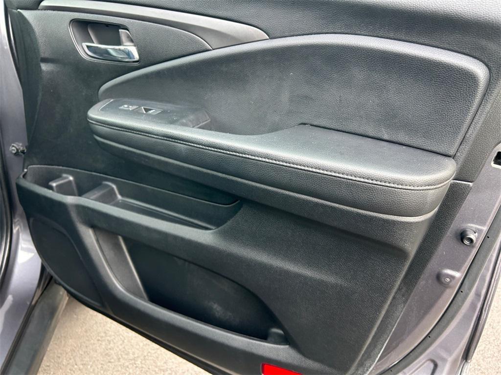 used 2021 Honda Pilot car, priced at $29,999