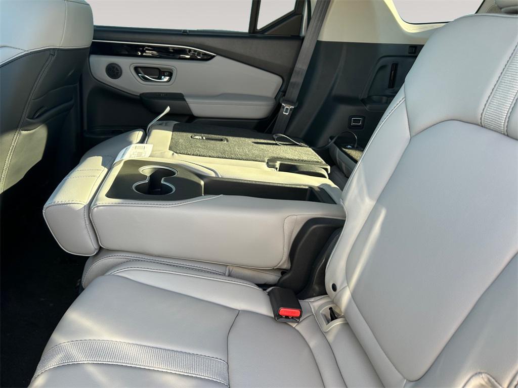 new 2025 Honda Pilot car, priced at $51,095