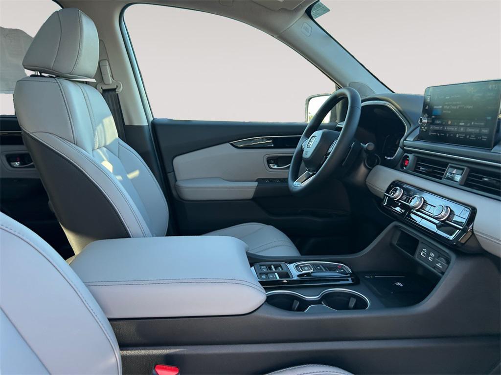 new 2025 Honda Pilot car, priced at $51,095