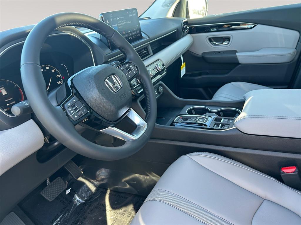 new 2025 Honda Pilot car, priced at $51,095