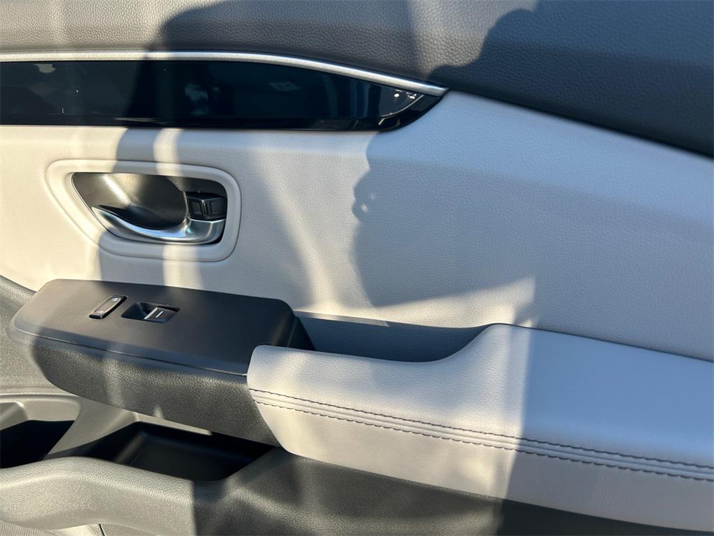 new 2025 Honda Pilot car, priced at $51,095