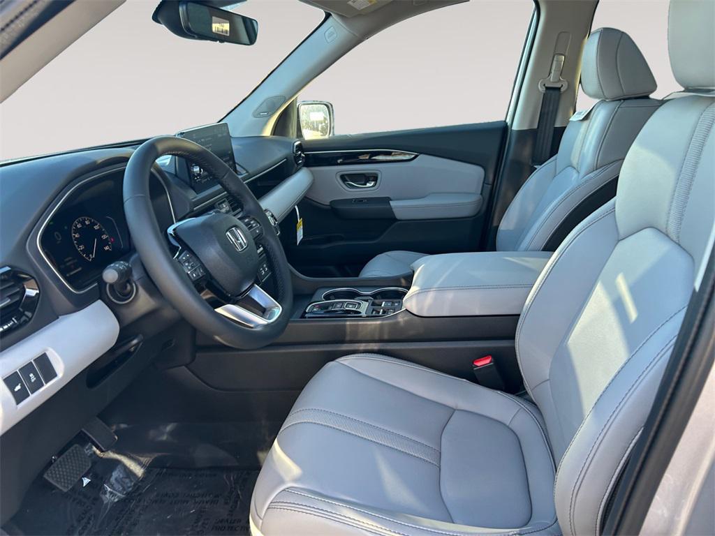 new 2025 Honda Pilot car, priced at $51,095