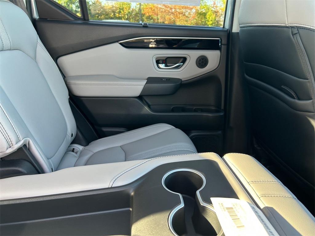 new 2025 Honda Pilot car, priced at $51,095