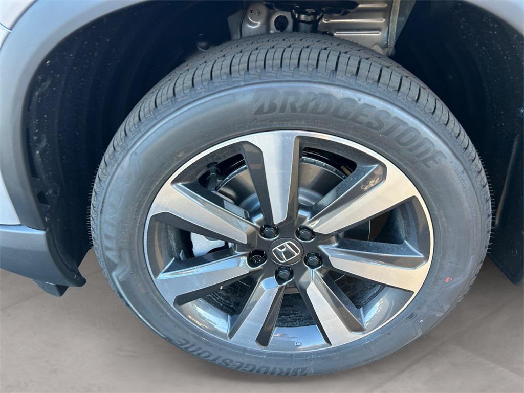 new 2025 Honda Pilot car, priced at $51,095