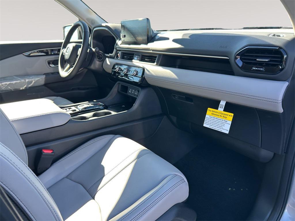 new 2025 Honda Pilot car, priced at $47,825