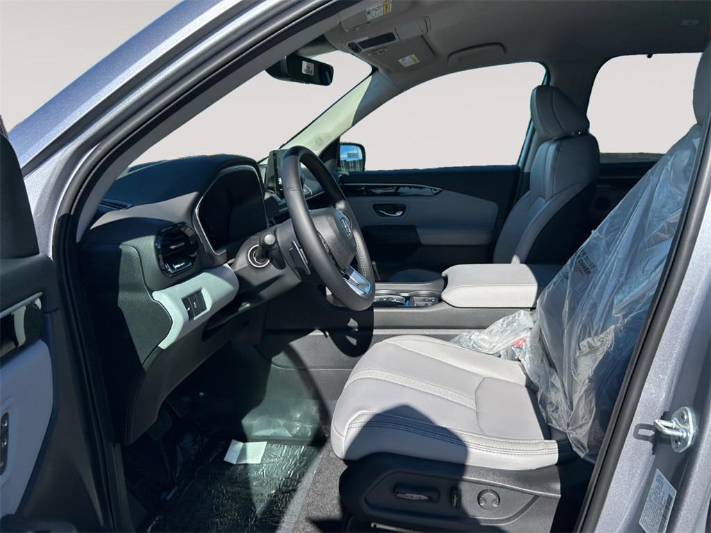 new 2025 Honda Pilot car, priced at $47,825